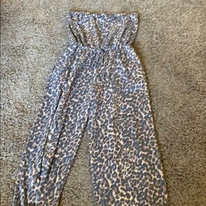 Strapless jumpsuit with pockets